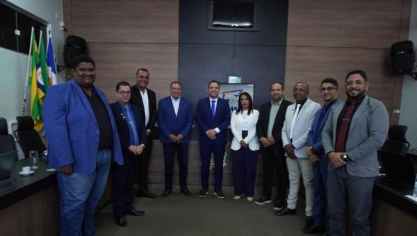 Vanderlei Luxemburgo destaca importância dos vereadores durante participação na tribuna da Câmara de Dianópolis