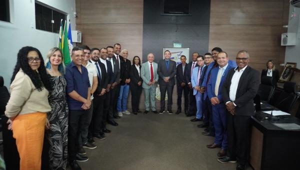 Ano Legislativo 2026 é oficialmente aberto em Dianópolis com mensagem de união entre os Poderes e anúncio de renúncia do prefeito
