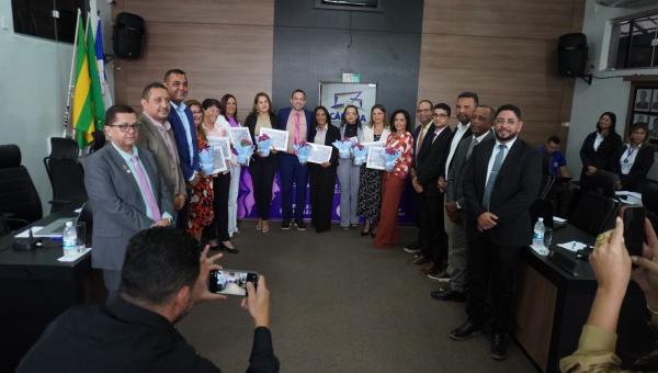 Câmara de Dianópolis realiza sessão de homenagens e reconhece ex-vereadoras, lideranças da segurança e instituições do município

