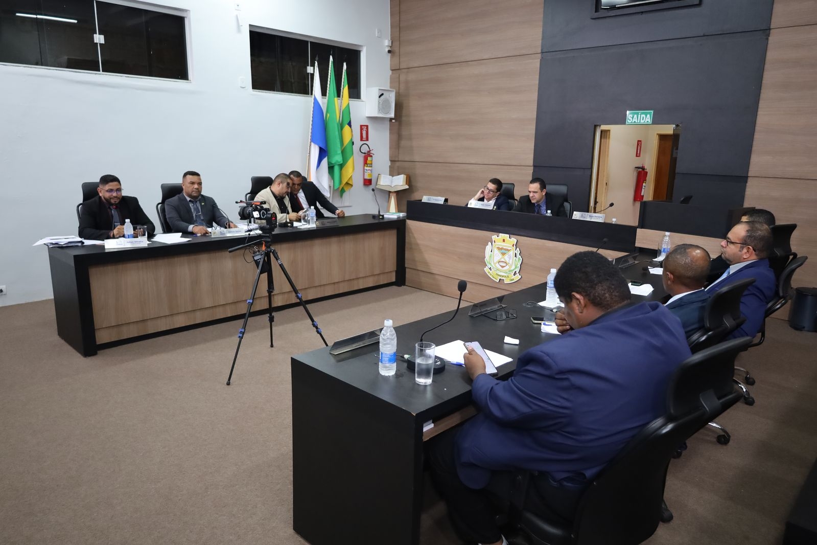 Câmara de Dianópolis encerra calendário de sessões de abril com homenagens e cobranças por serviços de infraestrutura