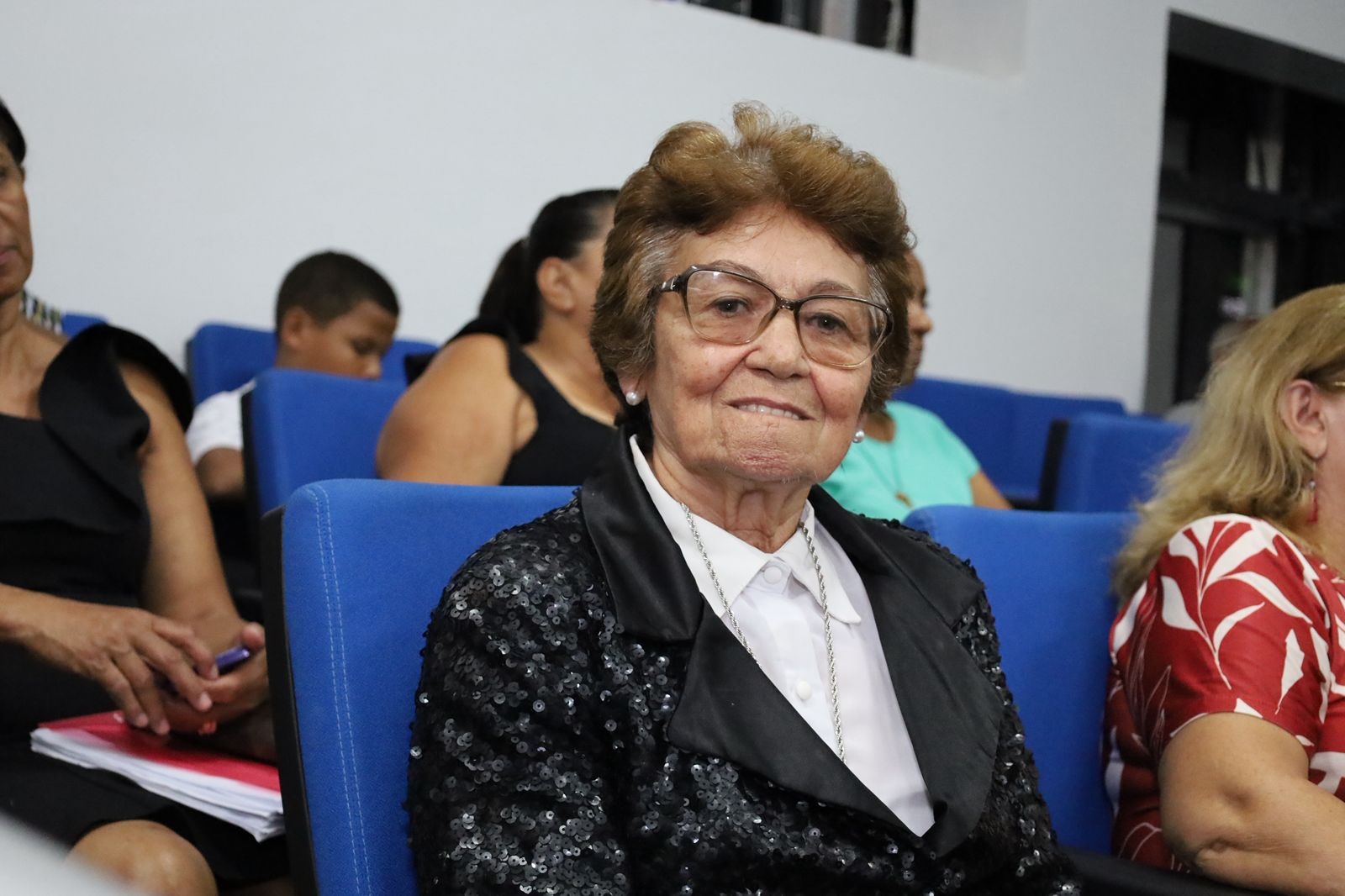 Câmara abre Calendário de Sessões de Maio com homenagens e pedido de isenção de IPTU