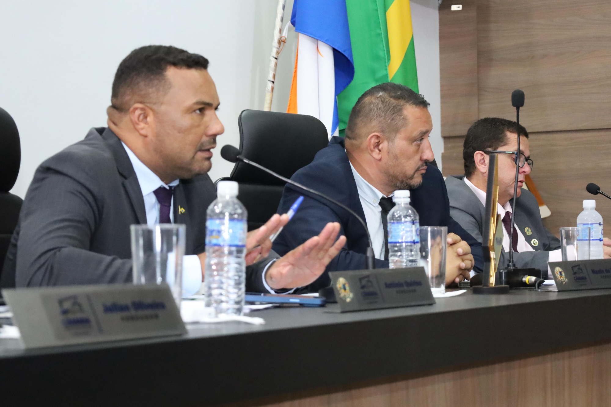Vereadores aprovam prorrogação do Refis 2025 e cobram serviços de infraestrutura