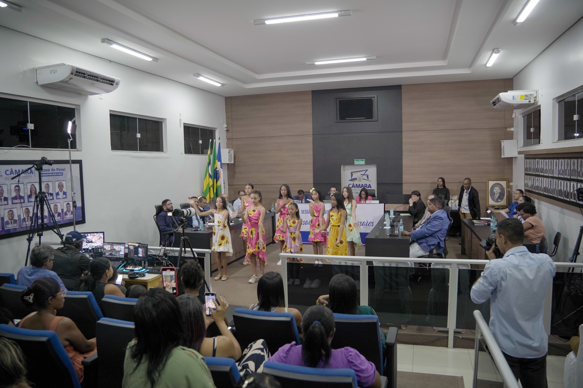 Câmara realiza Sessão Solene em homenagem aos professores da rede municipal
