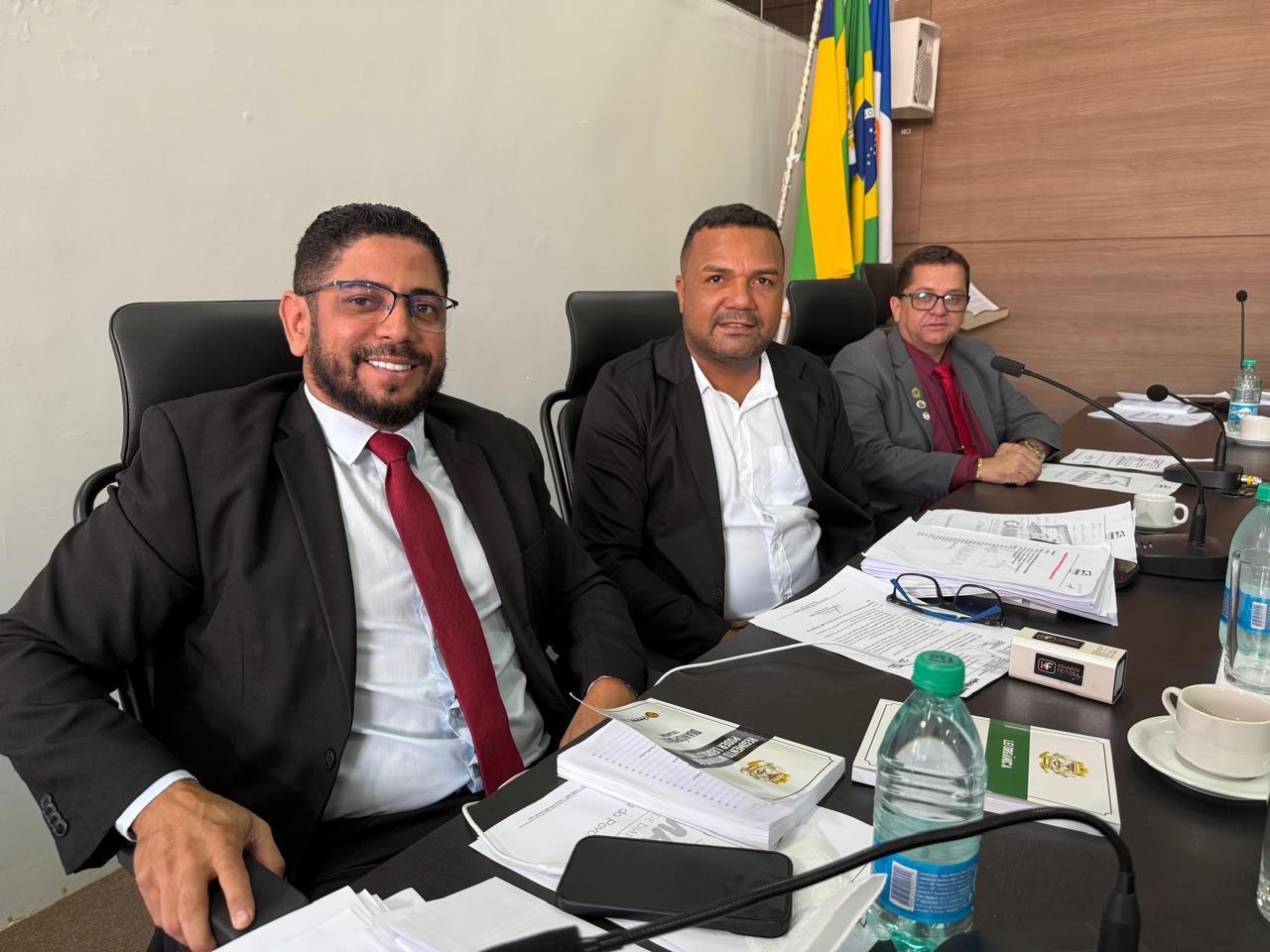 Câmara abre trabalhos de outubro em sessão marcada por homenagens ao Dia do Vereador e aprovações importantes
