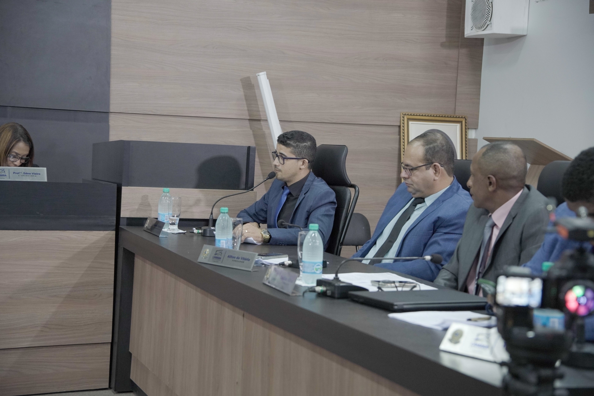 Câmara aprova projetos e indicações em sessão marcada por avanços em segurança, mobilidade e meio ambiente
