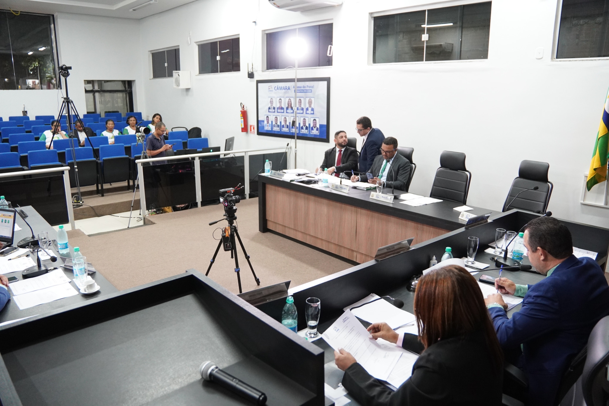 Câmara aprova projetos e indicações em sessão marcada por avanços em segurança, mobilidade e meio ambiente
