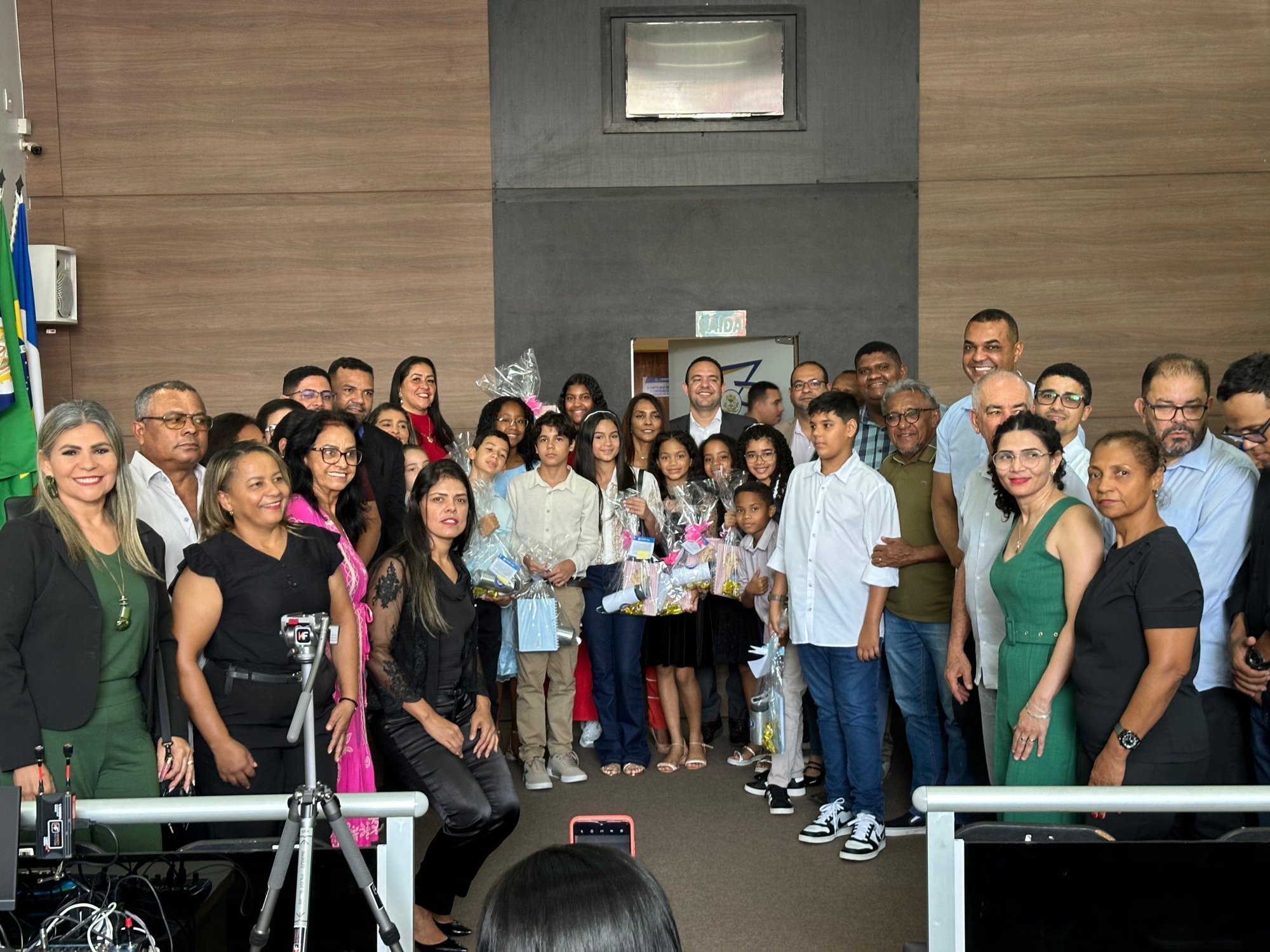 Câmara de Dianópolis vive dia histórico com a Sessão Solene do Vereador Mirim
