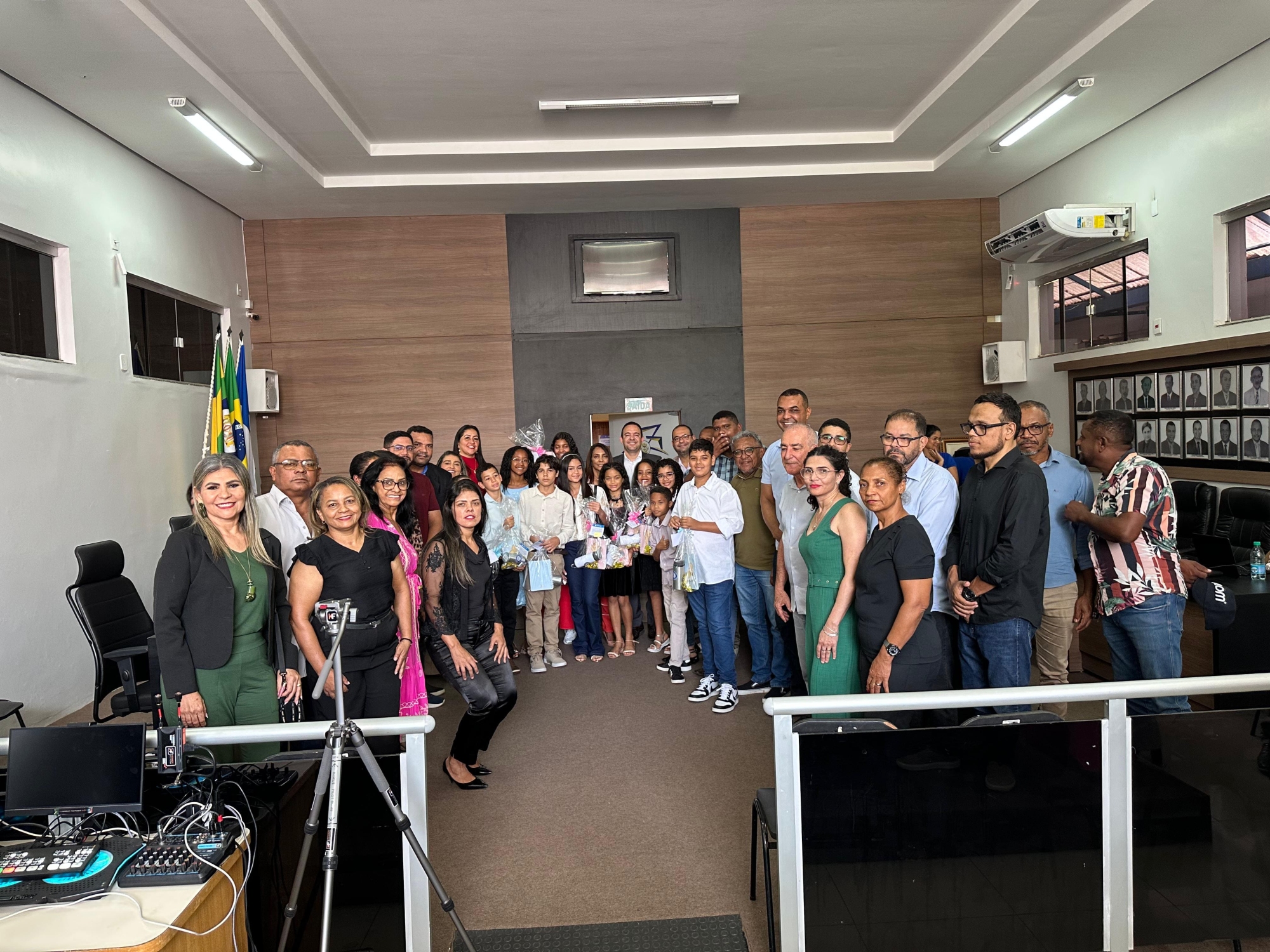 Câmara de Dianópolis vive dia histórico com a Sessão Solene do Vereador Mirim
