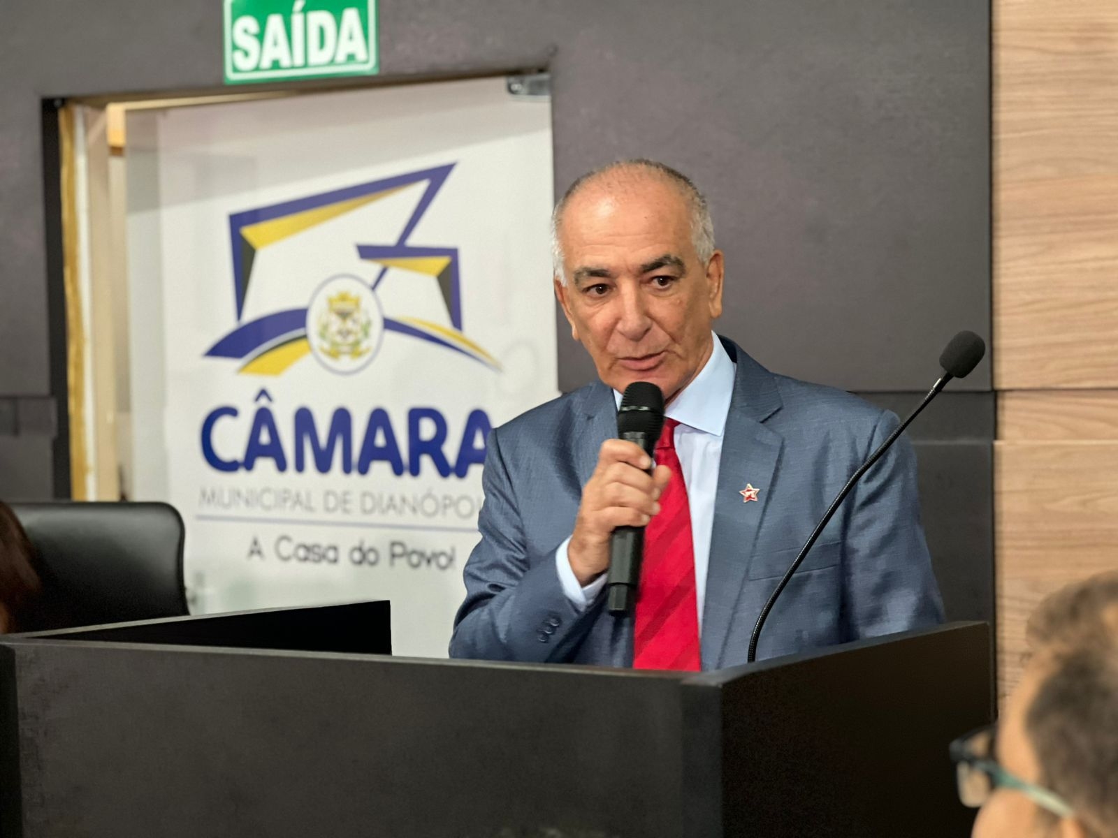 Sessão de Posse marca transição em Dianópolis: prefeito Hormides assume cargo após renúncia de José Salomão
