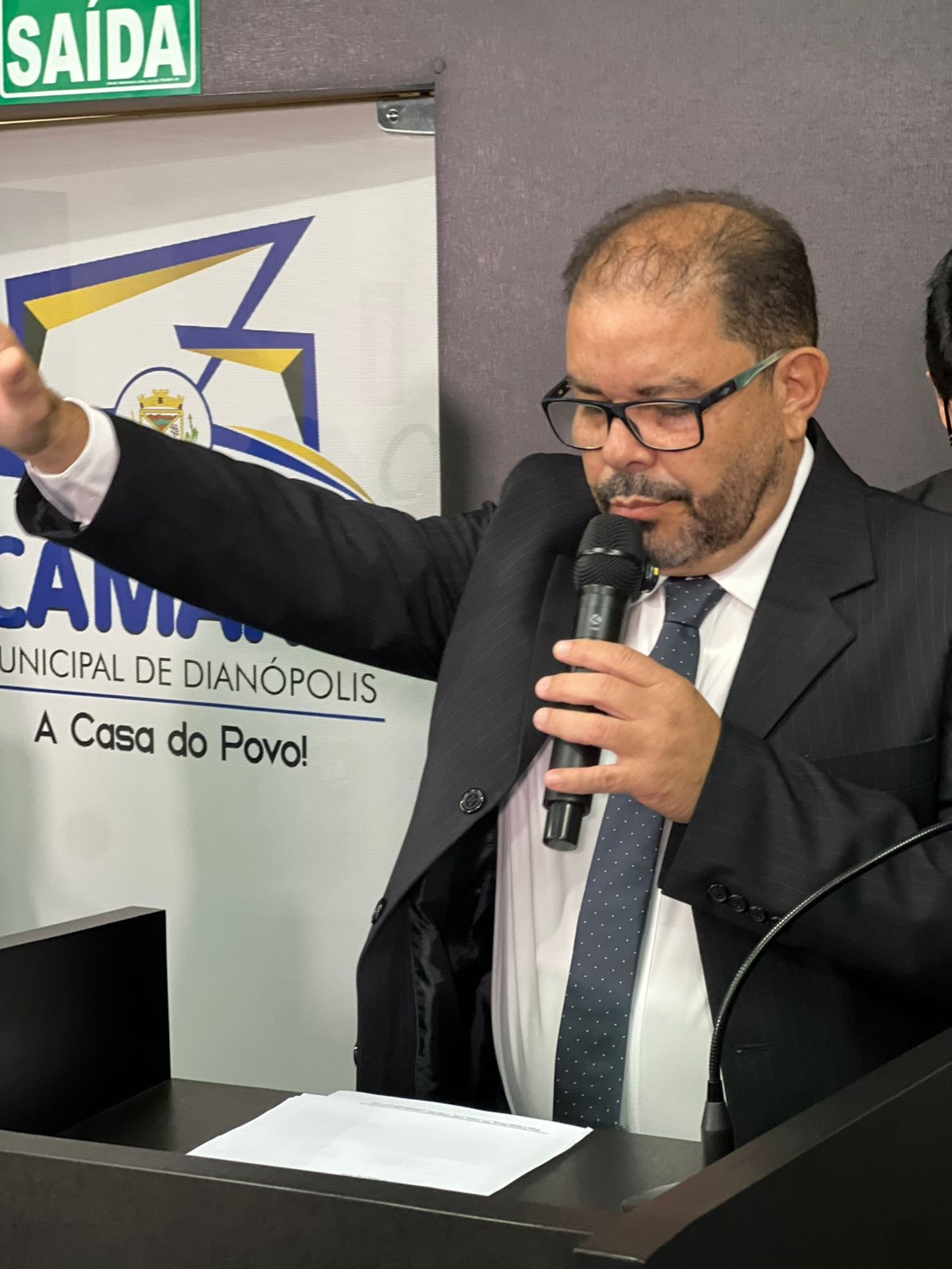 Sessão de Posse marca transição em Dianópolis: prefeito Hormides assume cargo após renúncia de José Salomão
