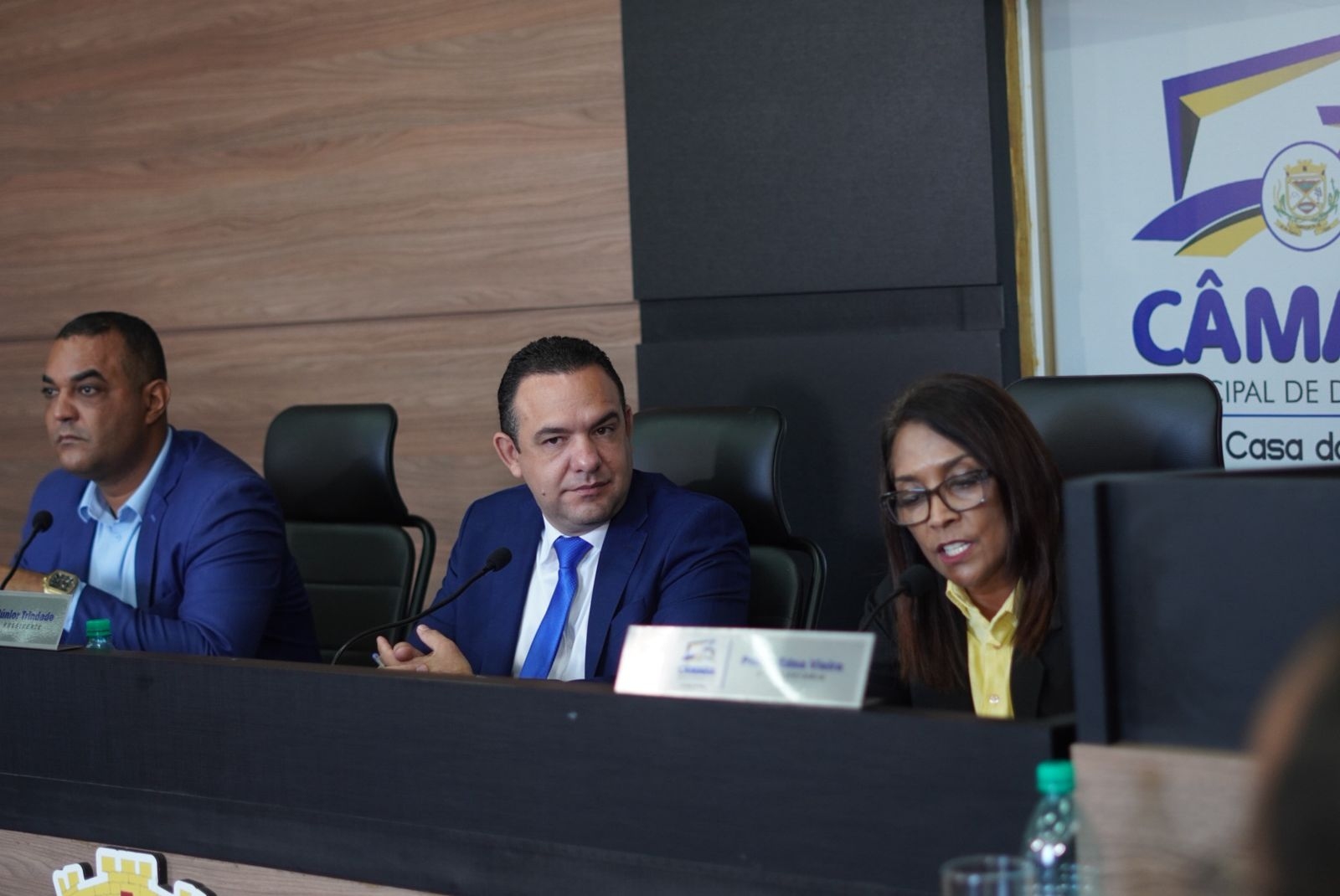 Câmara abre calendário de sessões de abril com homenagens e avanços na educação superior e cobrança por serviços na zona rural
Câmara abre calendário de sessões de abril com homenagens e avanços na educação superior e cobrança por serviços na zona rural