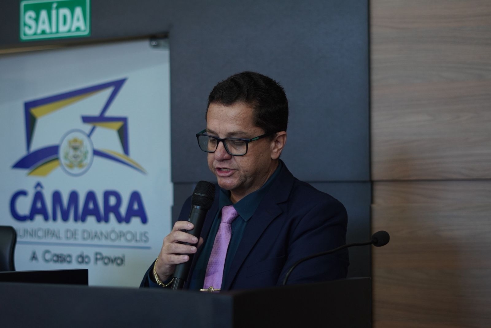 Câmara realiza sessão ordinária com pautas de impacto e aprovação unânime de propostas
Câmara realiza sessão ordinária com pautas de impacto e aprovação unânime de propostas