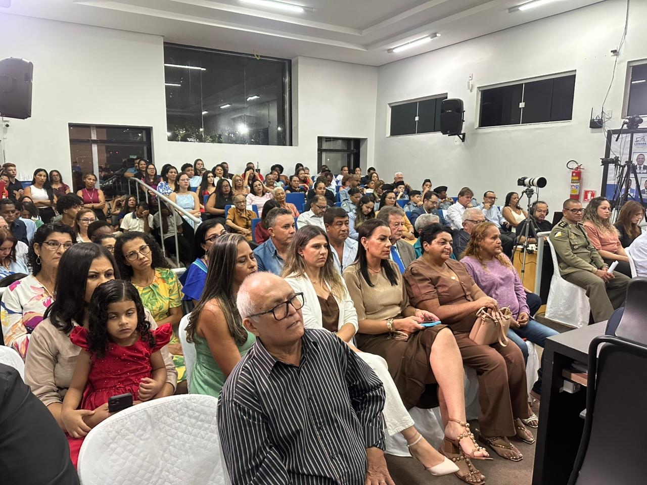 Câmara de Dianópolis realiza noite histórica com entrega de títulos de cidadão honorário e reúne grandes nomes em sessão solene
