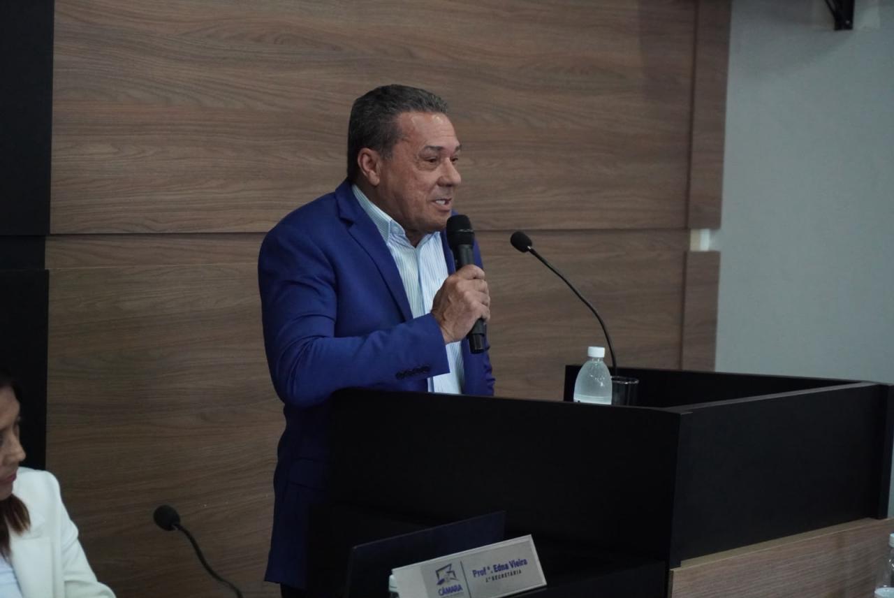 Vanderlei Luxemburgo destaca importância dos vereadores durante participação na tribuna da Câmara de Dianópolis