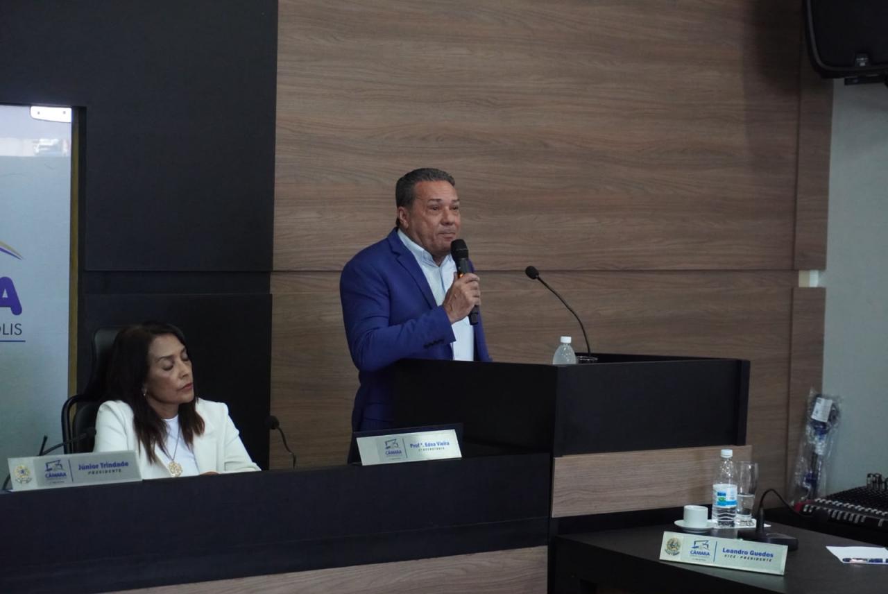 Vanderlei Luxemburgo destaca importância dos vereadores durante participação na tribuna da Câmara de Dianópolis